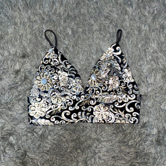 Sequince Crop Top - Picture 1 of 3